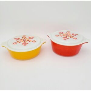 Vintage Pyrex Friendship Caserole Dishes W Lids 471  & 472 1070's